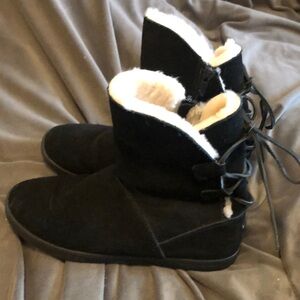 Koolaburra by UGG size 9 boots. Black suede with fur inside. Great condition!!